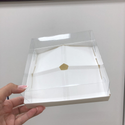 Изображение Коробка под 4 муссовых пирожен белая с пластиковой крышкой 190*190*80 мм